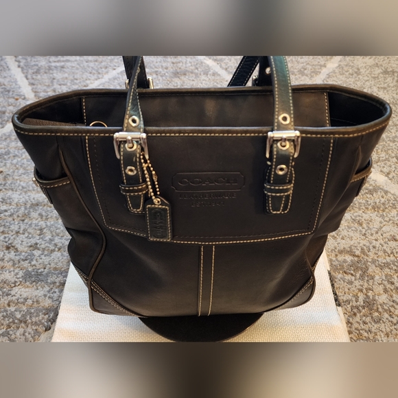 Coach Legacy Deep Navy  Leather Shoulder Bag. EUC - Picture 1 of 15